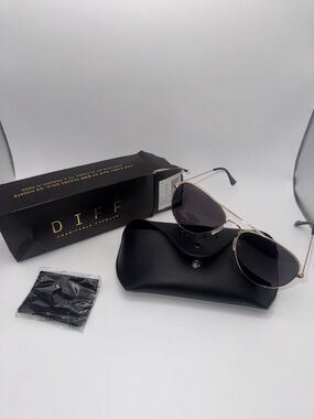 DIFF Charitable Eyewear Aviator Sunglasses Gold Frame Smoke Lens NWT w/ Case